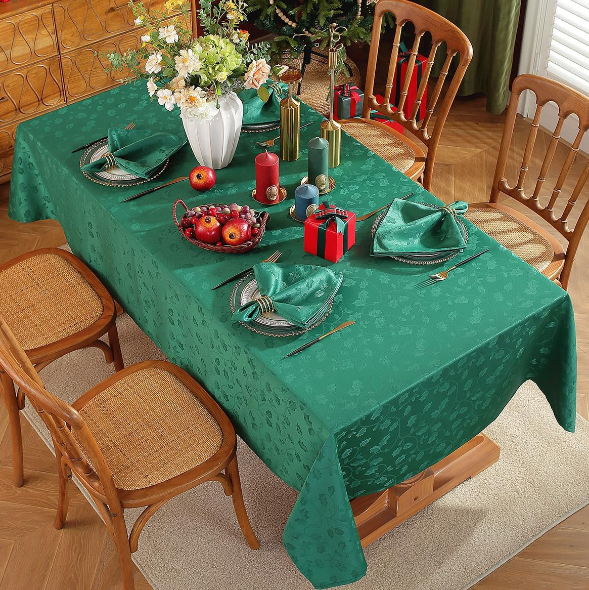 Christmas Cloth Napkins Set of 4, Washable Napkins with Jacquard Leaves, Heavyweight Fabric Napkins for Restaurant Party Dinner Decor (20" X 20", Green)